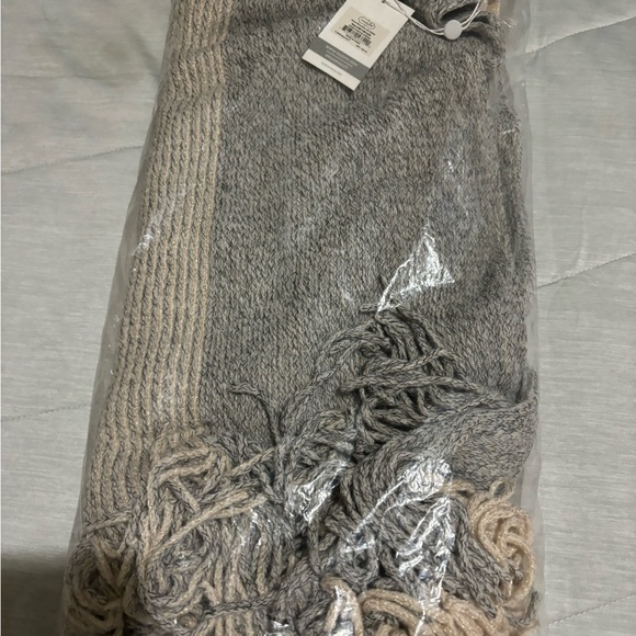 Mud pie poncho - Picture 7 of 8